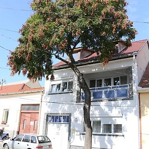 Hív-lak Eger